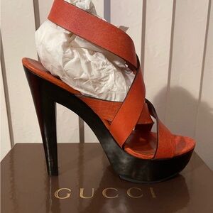 Women Gucci platform sandals size 9.Wooden platform heel.Adjustable ankle strap